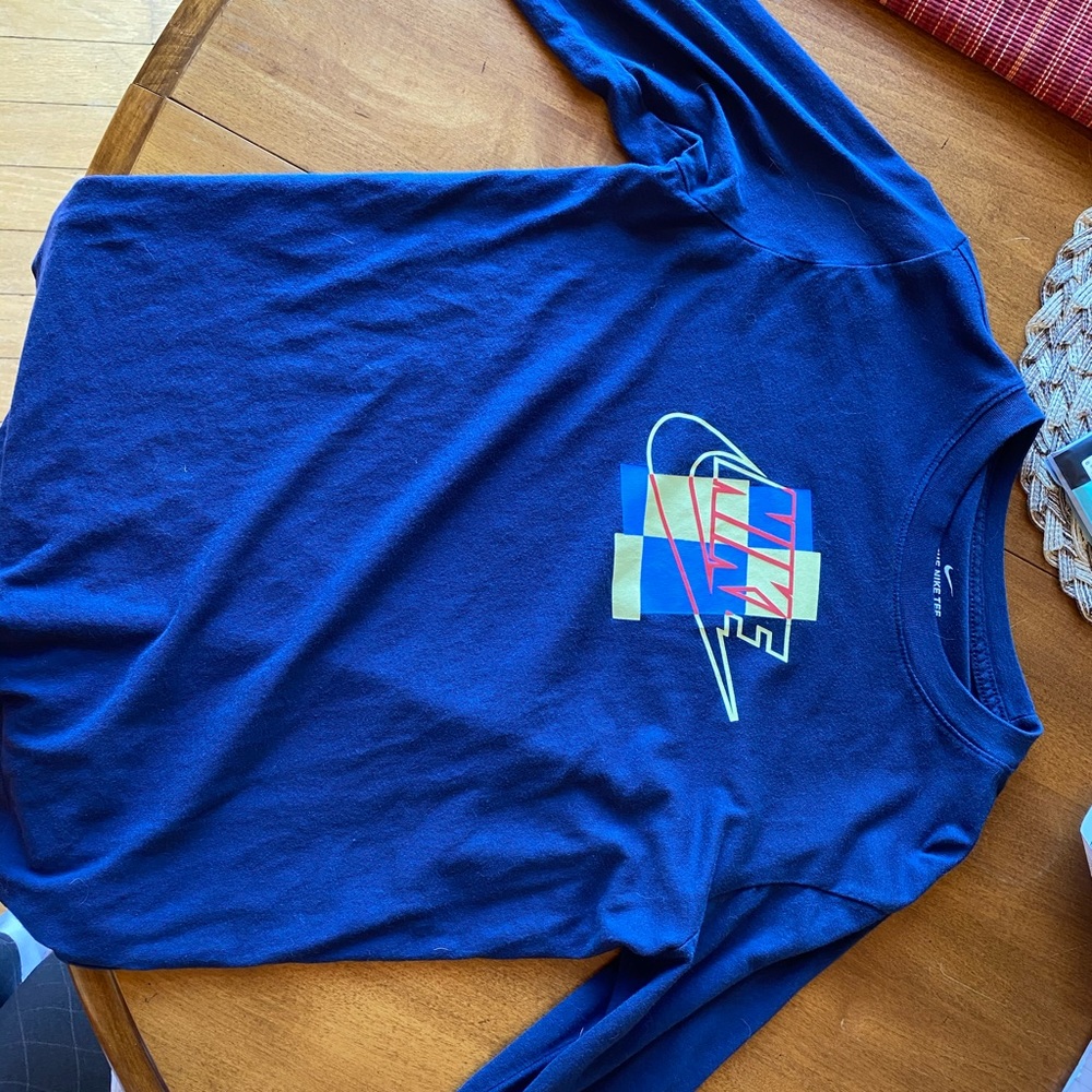 Nike boys tee